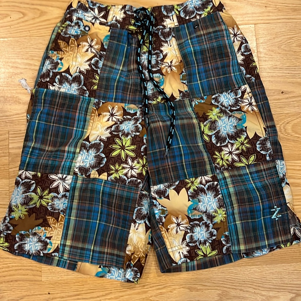 NWOT IZOD Performance Patchwork Board Shorts Size Small